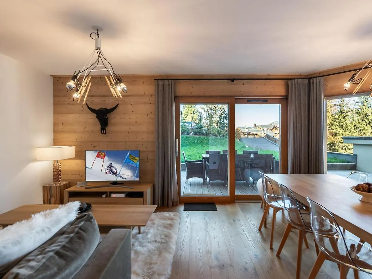 Apartment Appartement T4 A Courchevel, Proche Des Pistes, Avec Terrasse, Parking, Et Services Inclus - Fr-1-563-13