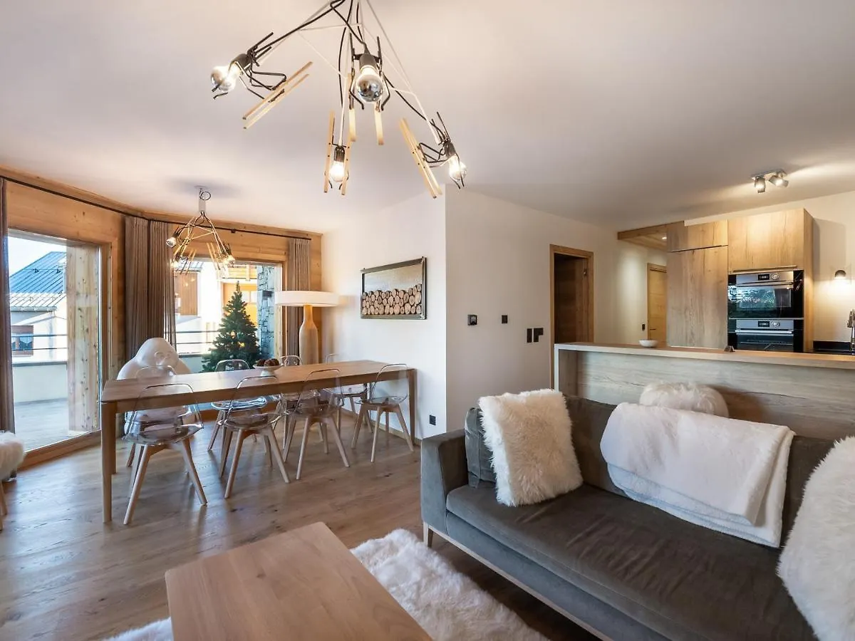 Appartement T4 A Courchevel, Proche Des Pistes, Avec Terrasse, Parking, Et Services Inclus - Fr-1-563-13 France